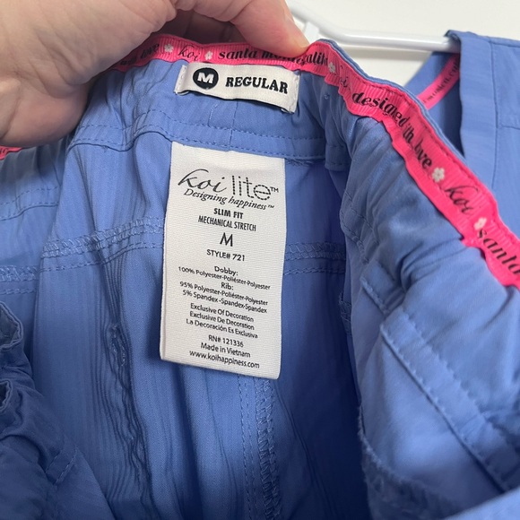 Blue Koi Lite scrubs, Medium - Picture 4 of 4